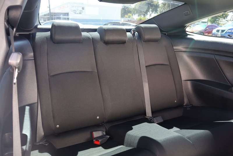 Honda Civic Coupe Vehicle Full-screen Gallery Image 19