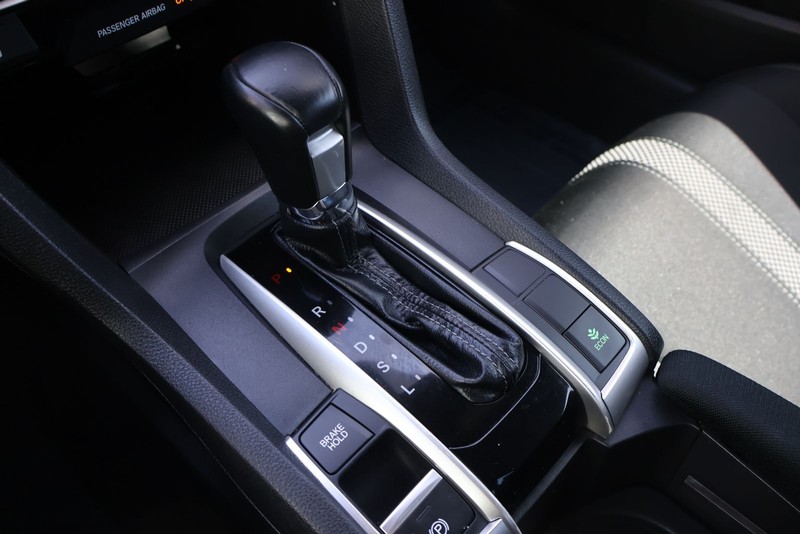 Honda Civic Coupe Vehicle Full-screen Gallery Image 29