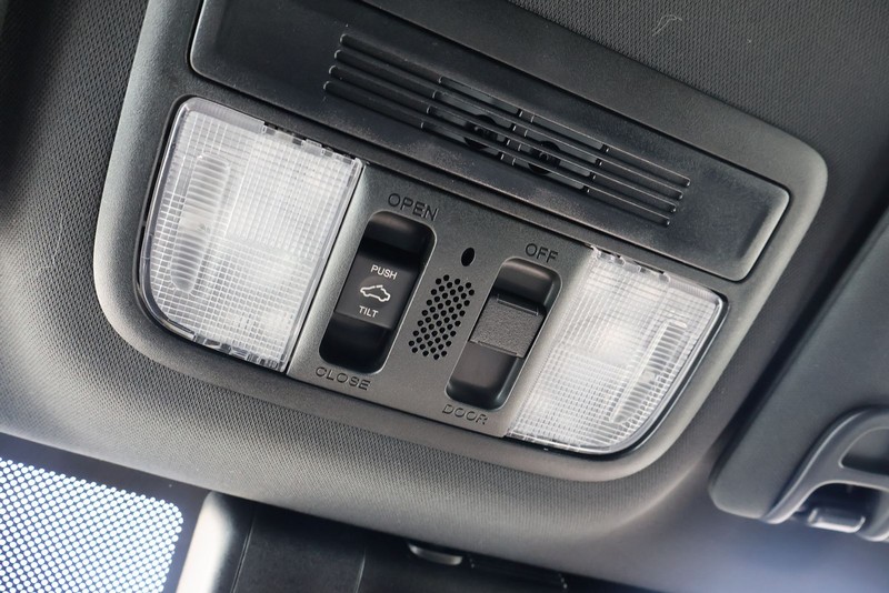 Honda Civic Coupe Vehicle Full-screen Gallery Image 30
