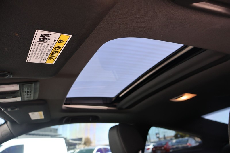 Honda Civic Coupe Vehicle Full-screen Gallery Image 31