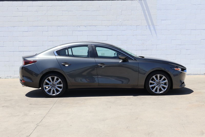Mazda Mazda3 Sedan Vehicle Full-screen Gallery Image 04