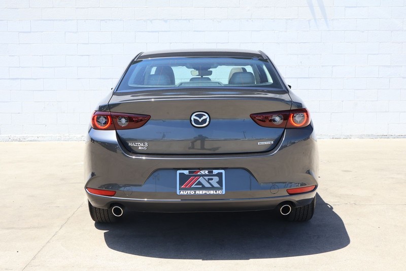 Mazda Mazda3 Sedan Vehicle Full-screen Gallery Image 06