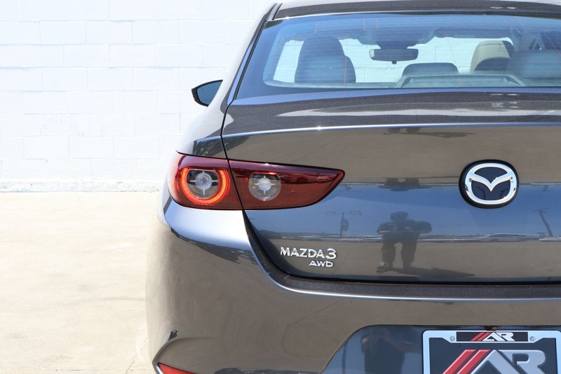 Mazda Mazda3 Sedan Vehicle Full-screen Gallery Image 07