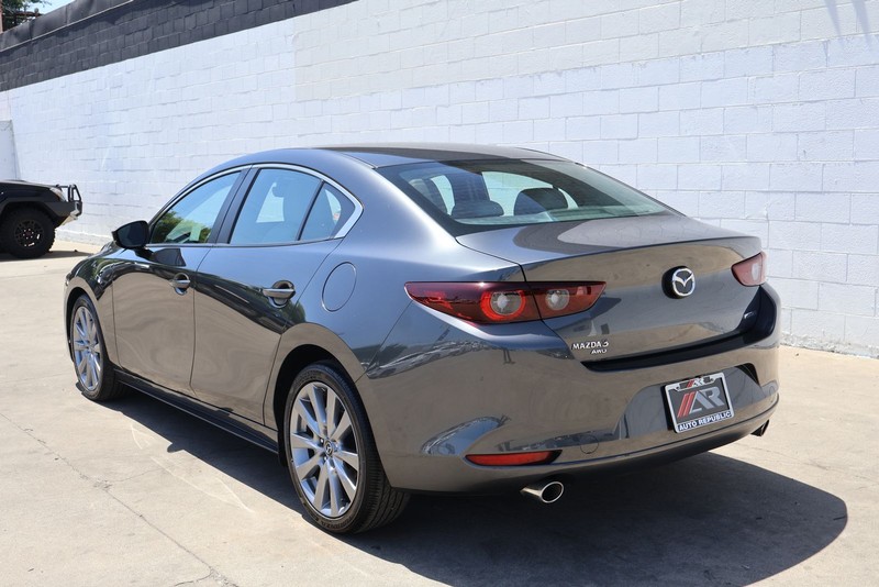 Mazda Mazda3 Sedan Vehicle Full-screen Gallery Image 09