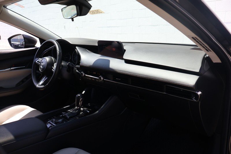 Mazda Mazda3 Sedan Vehicle Full-screen Gallery Image 18