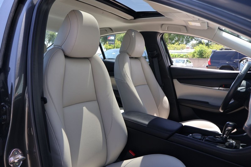 Mazda Mazda3 Sedan Vehicle Full-screen Gallery Image 19
