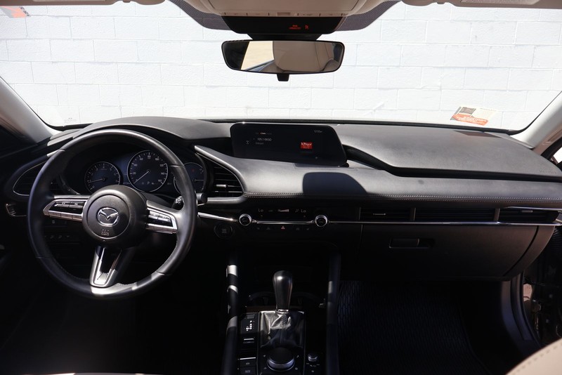 Mazda Mazda3 Sedan Vehicle Full-screen Gallery Image 21