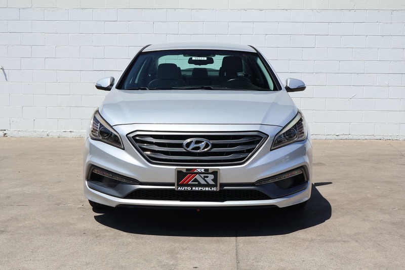 Hyundai Sonata Vehicle Full-screen Gallery Image 02
