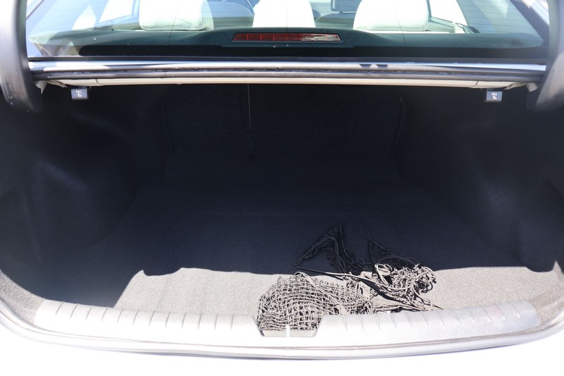 Hyundai Sonata Vehicle Full-screen Gallery Image 08