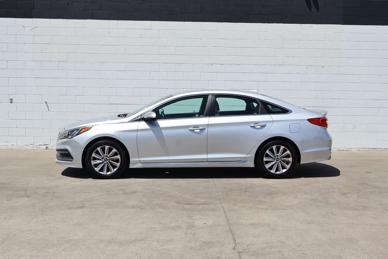 Hyundai Sonata Vehicle Full-screen Gallery Image 12