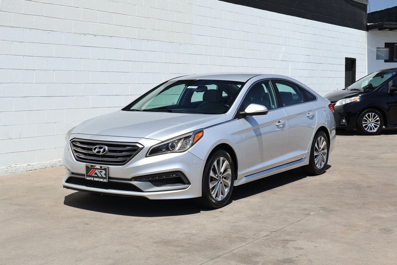 Hyundai Sonata Vehicle Full-screen Gallery Image 13