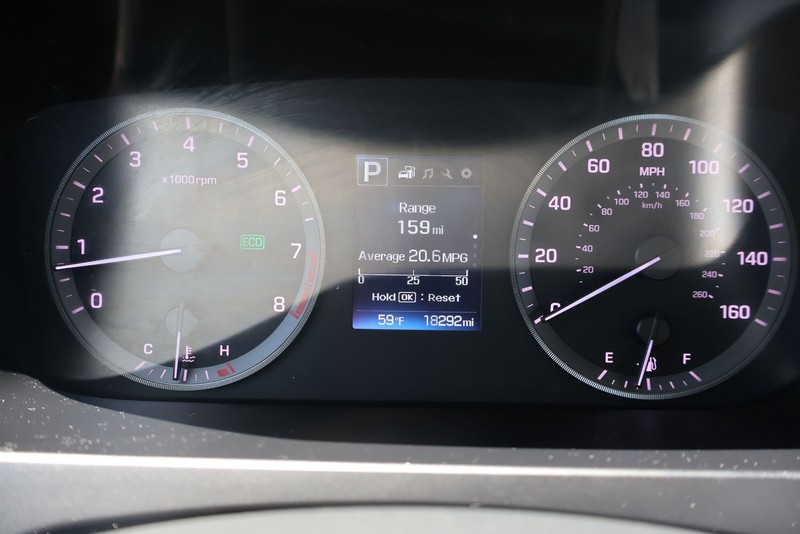Hyundai Sonata Vehicle Full-screen Gallery Image 22