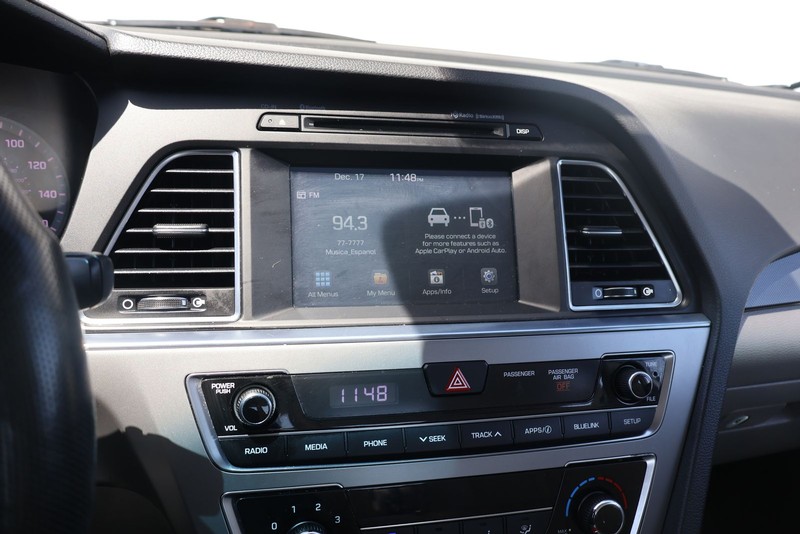Hyundai Sonata Vehicle Full-screen Gallery Image 27