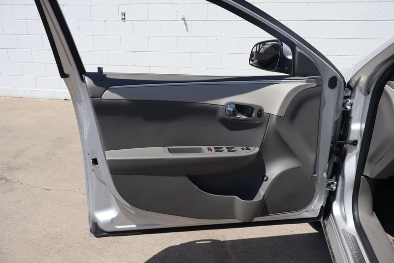 Chevrolet Malibu Vehicle Full-screen Gallery Image 14