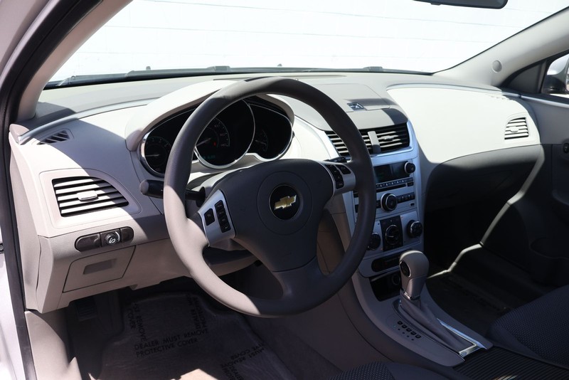 Chevrolet Malibu Vehicle Full-screen Gallery Image 15