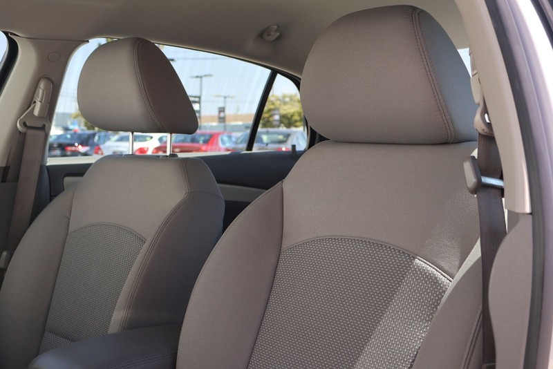 Chevrolet Malibu Vehicle Full-screen Gallery Image 17