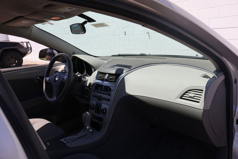 Chevrolet Malibu Vehicle Full-screen Gallery Image 18