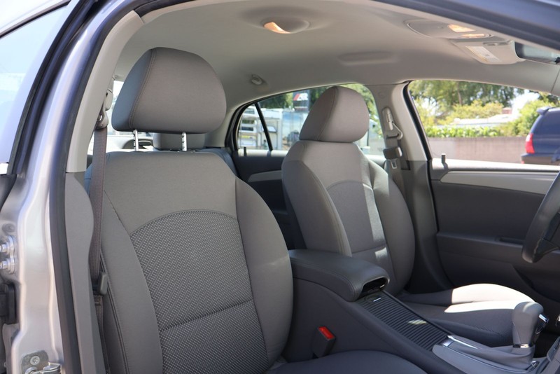 Chevrolet Malibu Vehicle Full-screen Gallery Image 19
