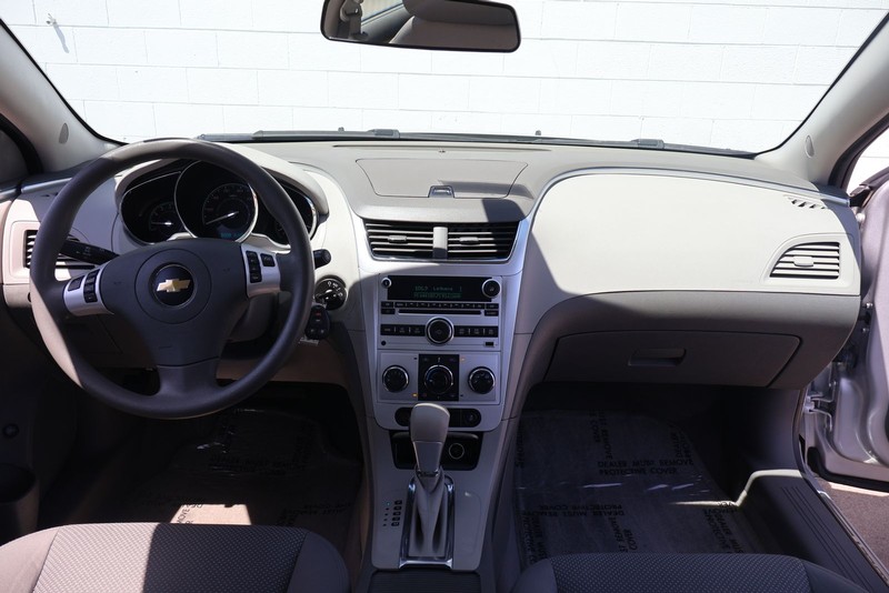 Chevrolet Malibu Vehicle Full-screen Gallery Image 21