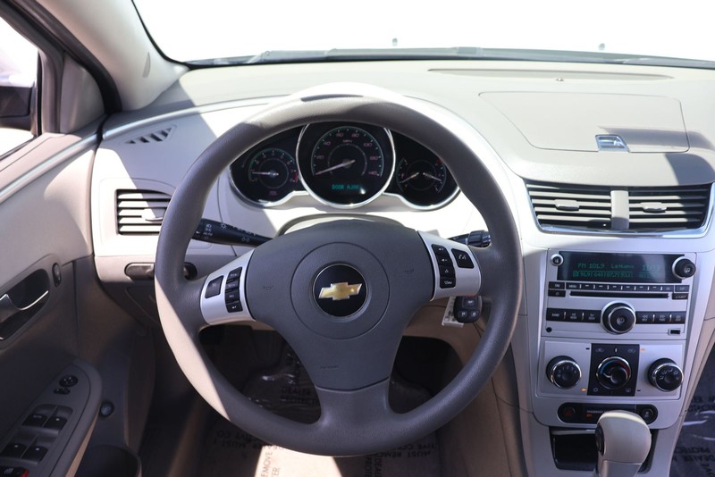 Chevrolet Malibu Vehicle Full-screen Gallery Image 23