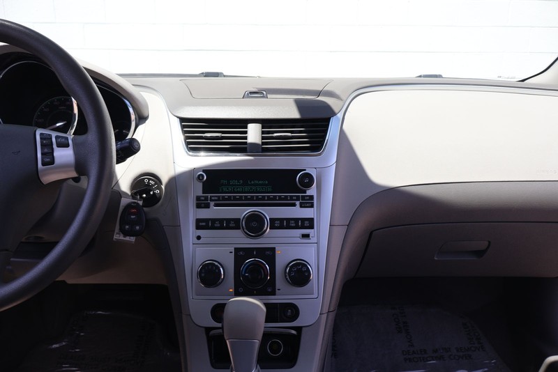 Chevrolet Malibu Vehicle Full-screen Gallery Image 26