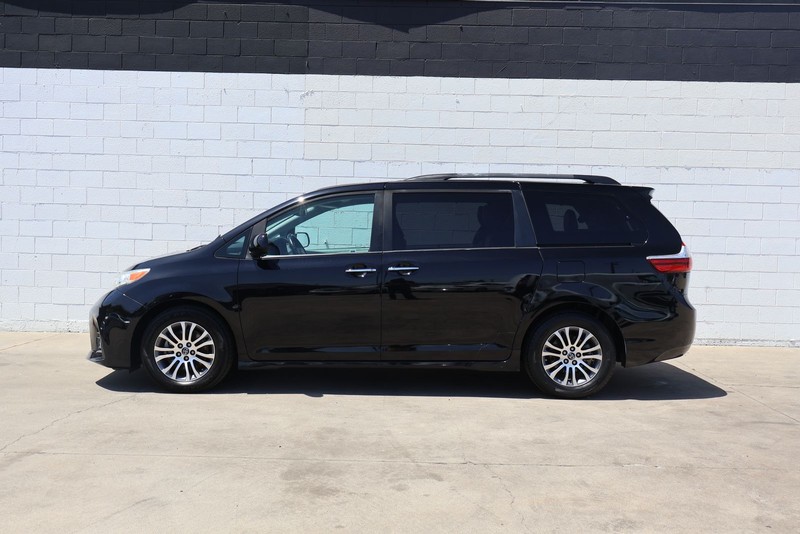 Toyota Sienna Vehicle Full-screen Gallery Image 13