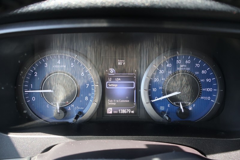 Toyota Sienna Vehicle Full-screen Gallery Image 24