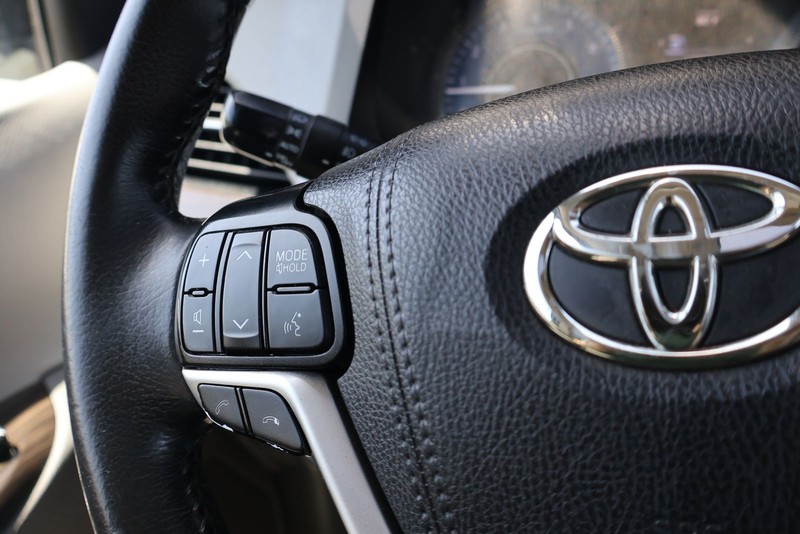 Toyota Sienna Vehicle Full-screen Gallery Image 26