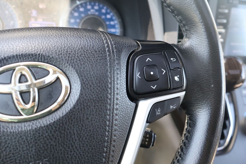 Toyota Sienna Vehicle Full-screen Gallery Image 27