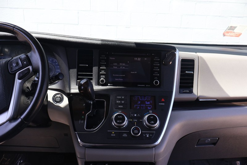 Toyota Sienna Vehicle Full-screen Gallery Image 28