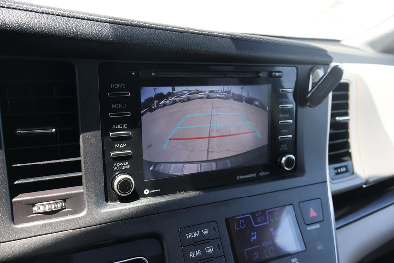 Toyota Sienna Vehicle Full-screen Gallery Image 30