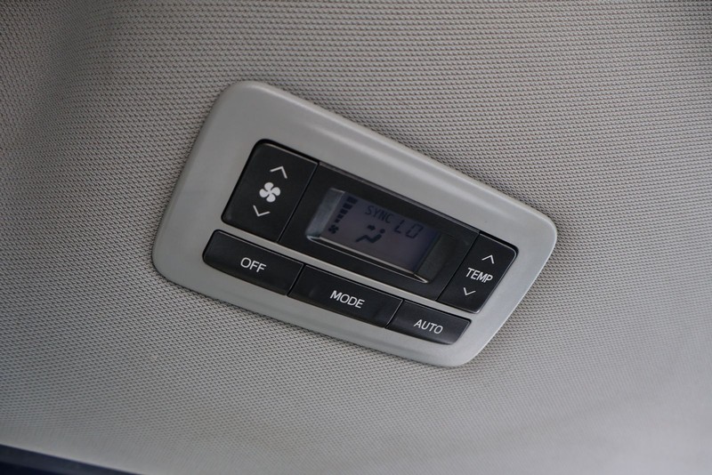 Toyota Sienna Vehicle Full-screen Gallery Image 32