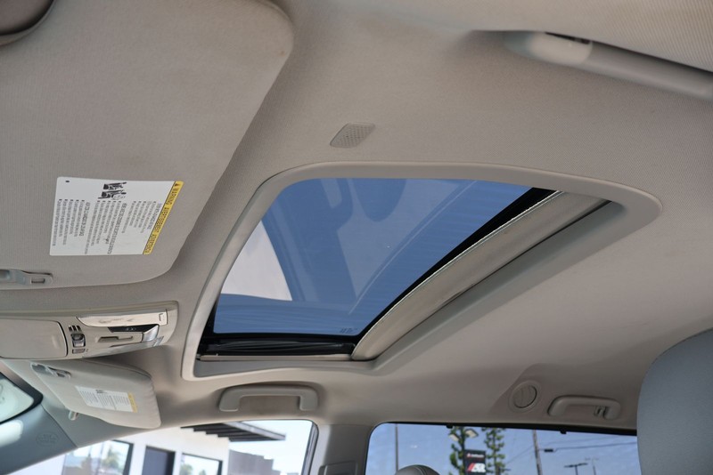 Toyota Sienna Vehicle Full-screen Gallery Image 33