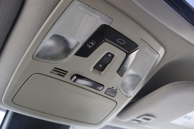 Toyota Sienna Vehicle Full-screen Gallery Image 34