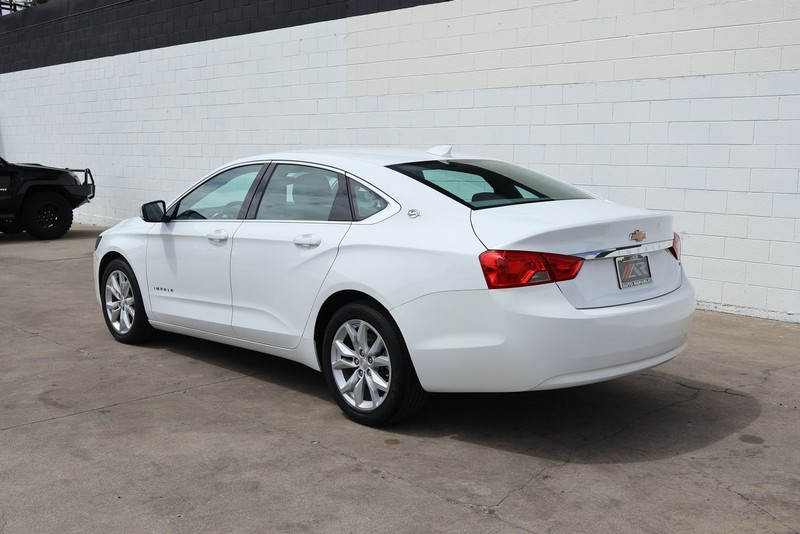 Chevrolet Impala Vehicle Full-screen Gallery Image 09