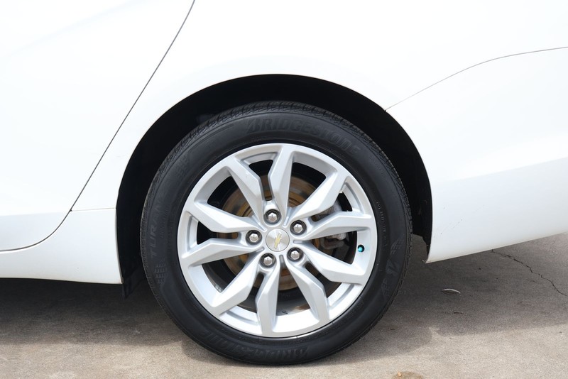 Chevrolet Impala Vehicle Full-screen Gallery Image 14