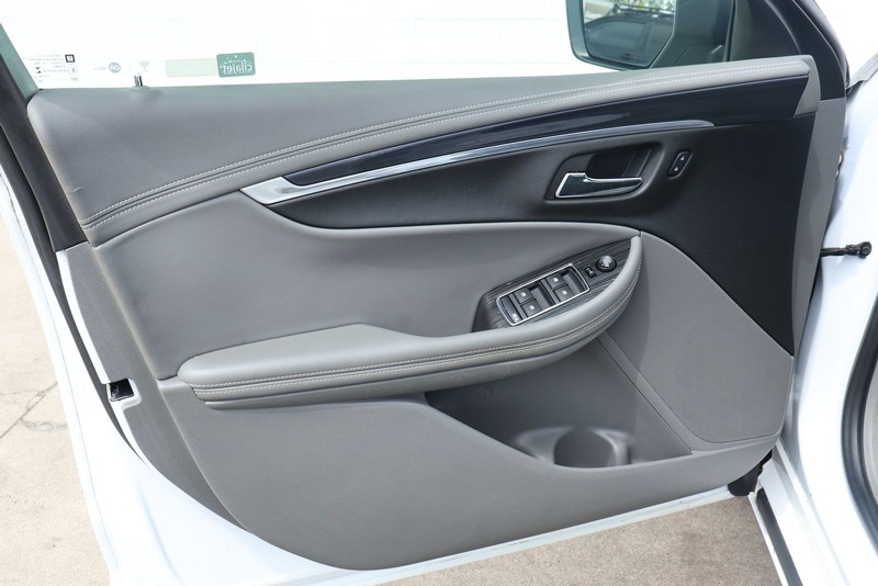 Chevrolet Impala Vehicle Full-screen Gallery Image 15