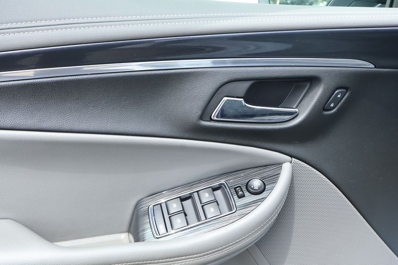 Chevrolet Impala Vehicle Full-screen Gallery Image 16