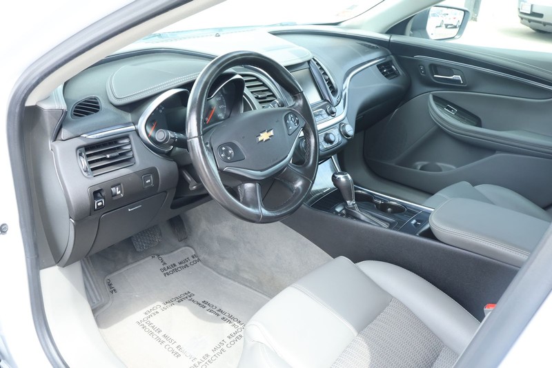Chevrolet Impala Vehicle Full-screen Gallery Image 17