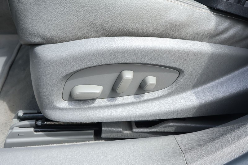 Chevrolet Impala Vehicle Full-screen Gallery Image 19