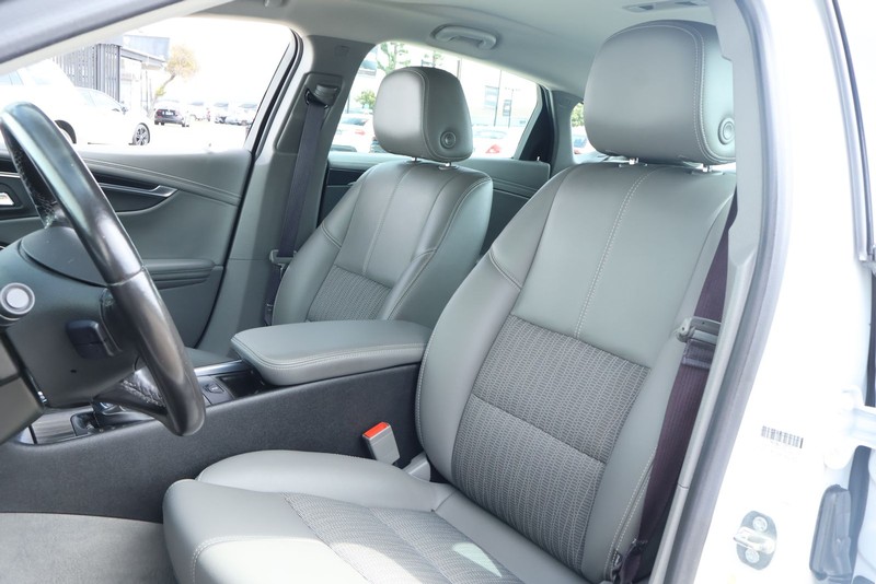 Chevrolet Impala Vehicle Full-screen Gallery Image 20