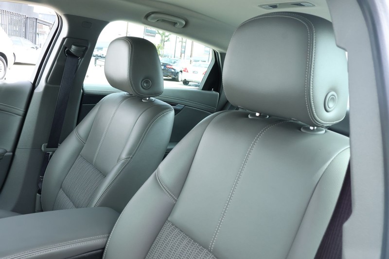 Chevrolet Impala Vehicle Full-screen Gallery Image 21