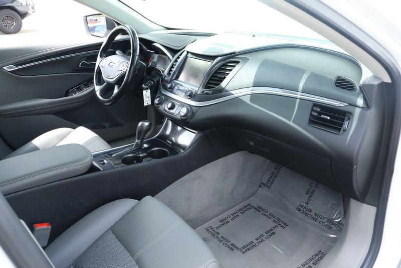 Chevrolet Impala Vehicle Full-screen Gallery Image 22