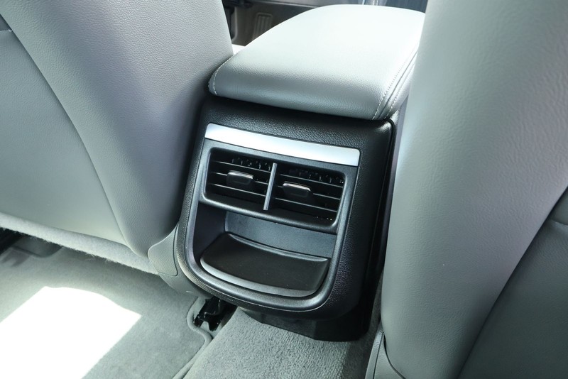 Chevrolet Impala Vehicle Full-screen Gallery Image 26