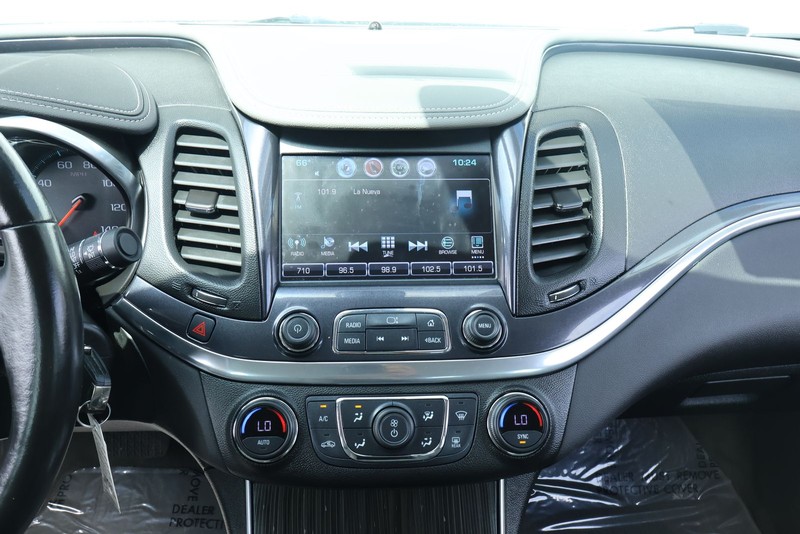 Chevrolet Impala Vehicle Full-screen Gallery Image 30