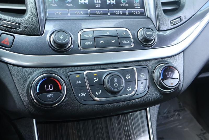 Chevrolet Impala Vehicle Full-screen Gallery Image 31