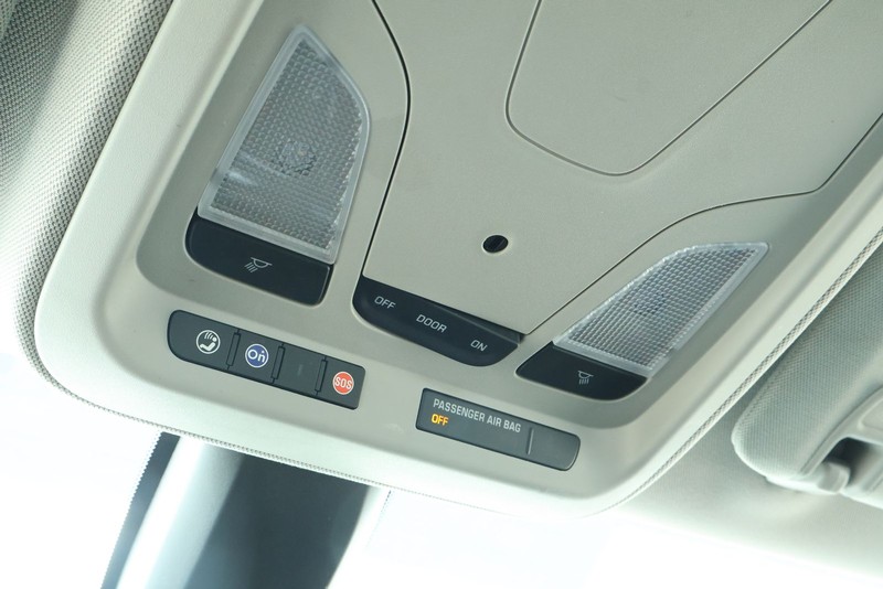 Chevrolet Impala Vehicle Full-screen Gallery Image 35
