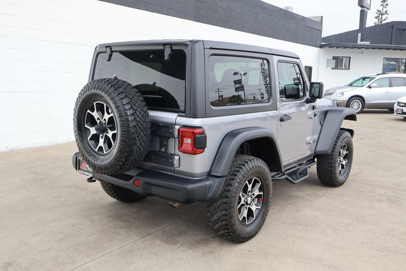 Jeep Wrangler Vehicle Full-screen Gallery Image 05