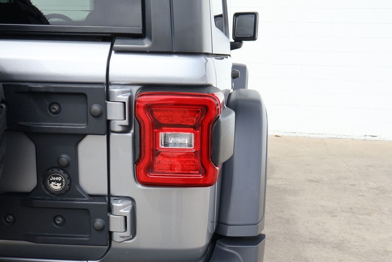 Jeep Wrangler Vehicle Full-screen Gallery Image 07
