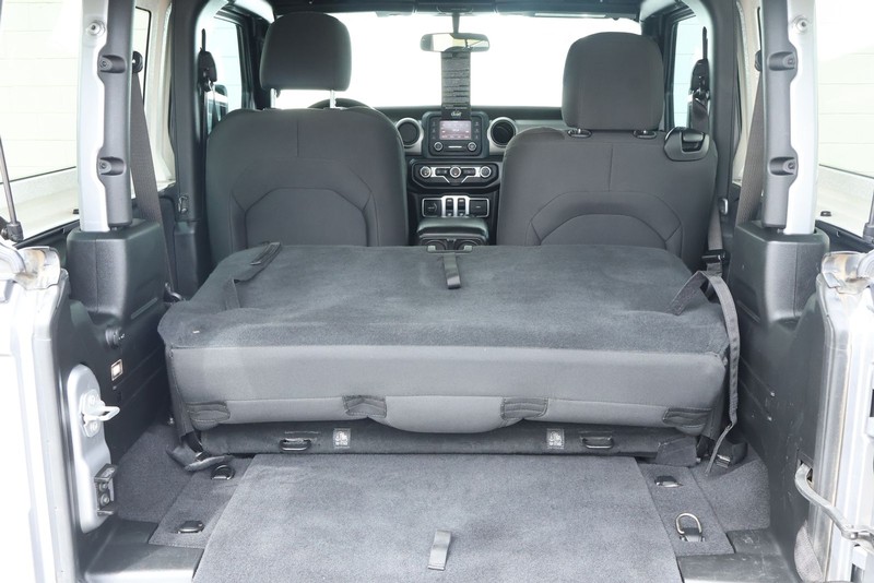 Jeep Wrangler Vehicle Full-screen Gallery Image 10